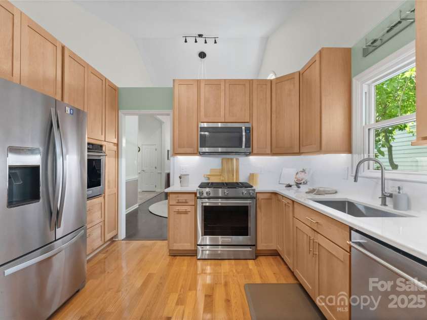 9141 Covey Hollow Court, Charlotte, NC 28210.  MLS# CAR4273670, YatesRealty ID 22644. 