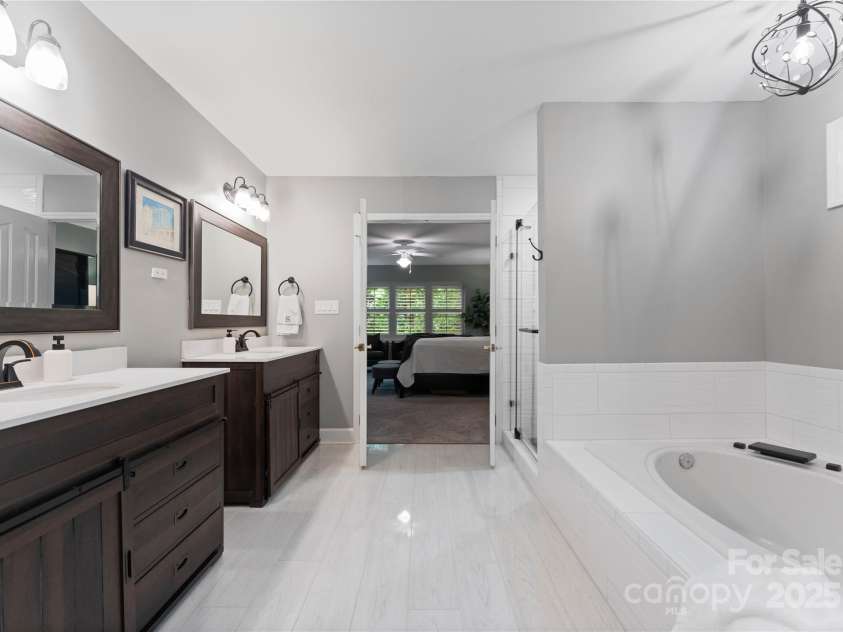 9141 Covey Hollow Court, Charlotte, NC 28210.  MLS# CAR4273670, YatesRealty ID 22644. 