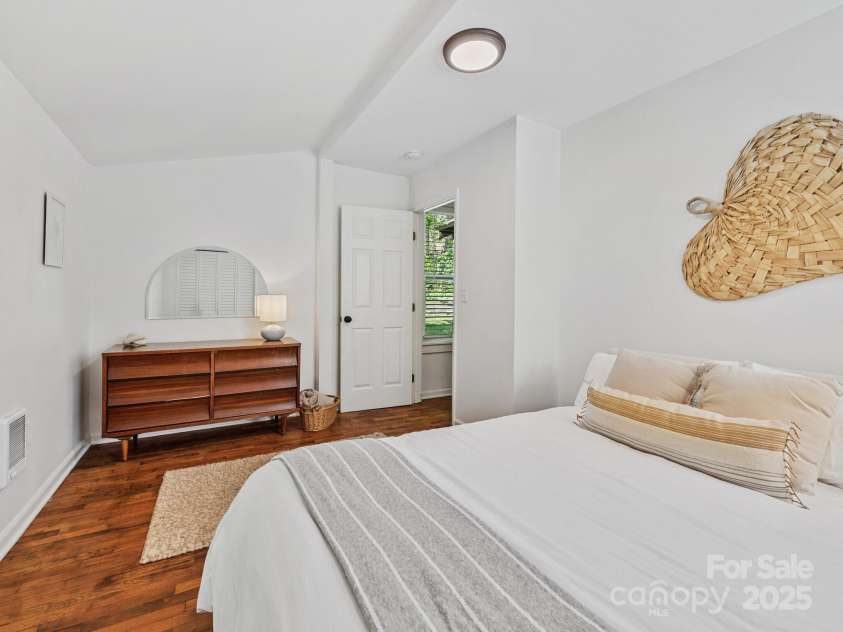 24 Iroquois Street, Black Mountain, NC 28711.  MLS# CAR4251240, YatesRealty ID 22645. 