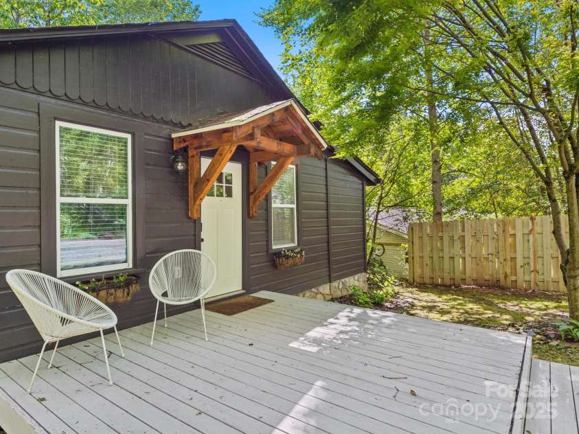 24 Iroquois Street, Black Mountain, NC 28711.  MLS# CAR4251240, YatesRealty ID 22645. 