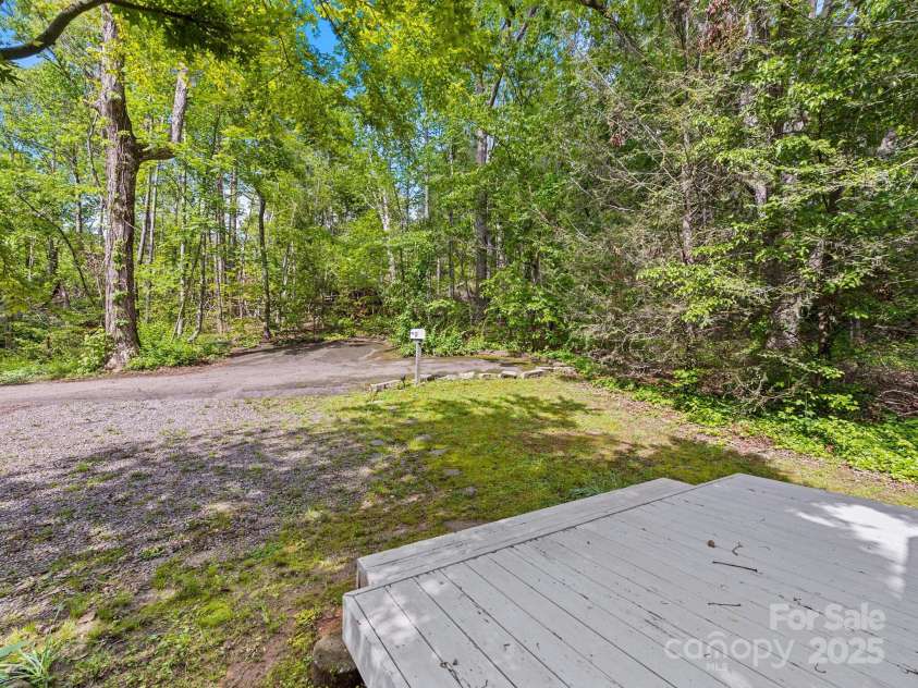 24 Iroquois Street, Black Mountain, NC 28711.  MLS# CAR4251240, YatesRealty ID 22645. 