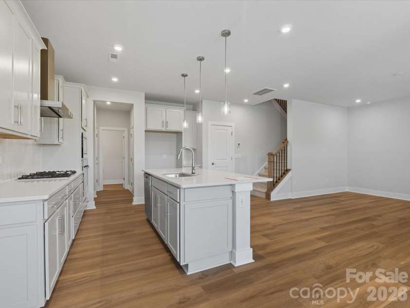 121 Armstrong Road, Belmont, NC 28012.  MLS# CAR4361247, YatesRealty ID 22646. Gourmet kitchen with white quartz countertops