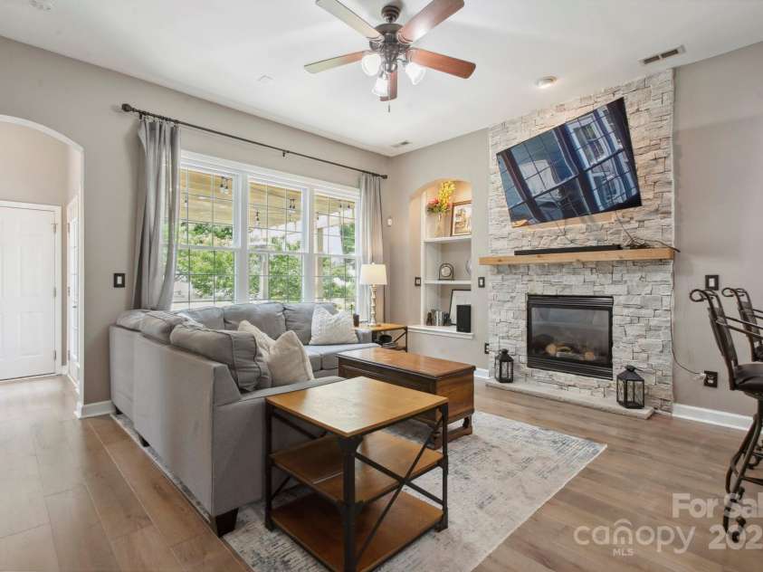 17711 North Shore Circle, Cornelius, NC 28031.  MLS# CAR4273931, YatesRealty ID 22646. Custom stonework fireplace