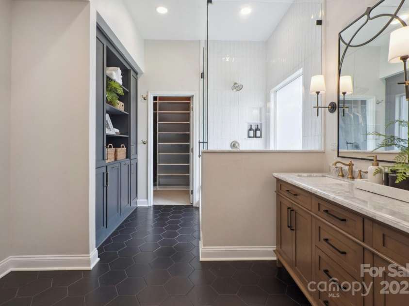 17711 North Shore Circle, Cornelius, NC 28031.  MLS# CAR4273931, YatesRealty ID 22646. Gorgeous custom designed primary bathroom
