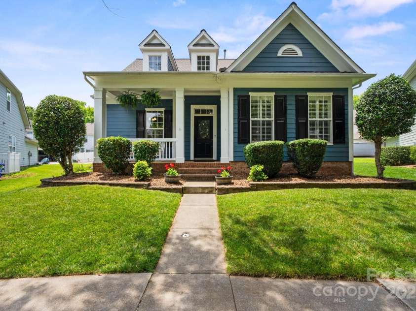 17711 North Shore Circle, Cornelius, NC 28031.  MLS# CAR4273931, YatesRealty ID 22646. Introducing 17711 North Shore Circle!