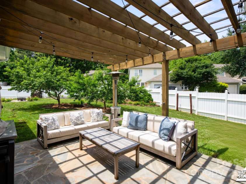 17711 North Shore Circle, Cornelius, NC 28031.  MLS# CAR4273931, YatesRealty ID 22646. Relaxing pergola and flagstone back patio