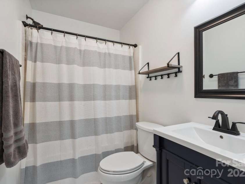 17711 North Shore Circle, Cornelius, NC 28031.  MLS# CAR4273931, YatesRealty ID 22646. Upstairs bathroom complete with new tile and vanity