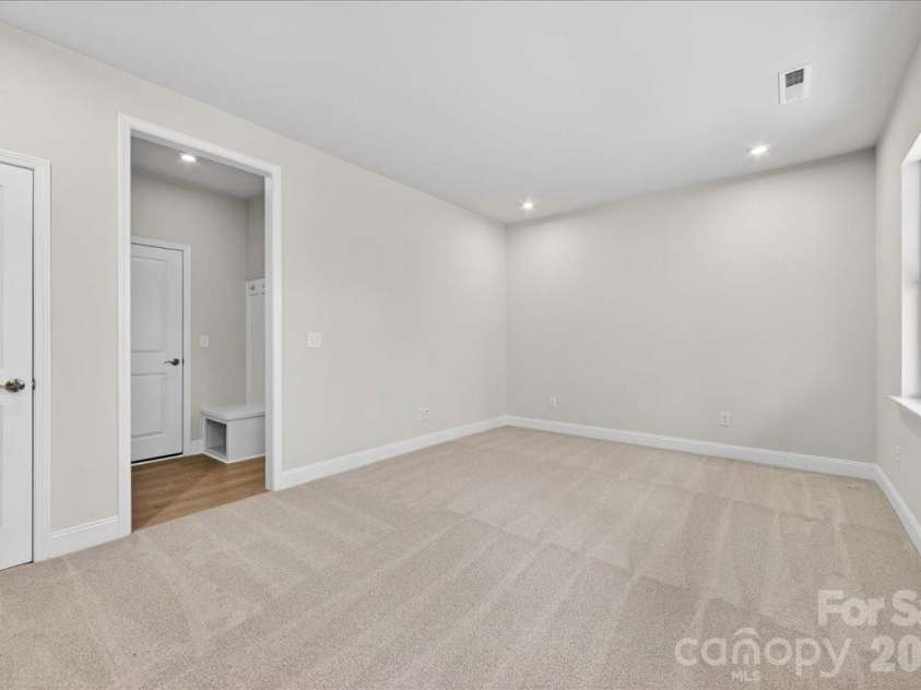7933 Cedarsmith Court, Charlotte, NC 28217.  MLS# CAR4367732, YatesRealty ID 22647. First floor flex space