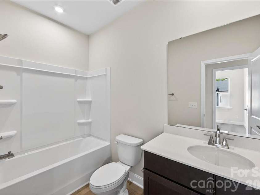 7933 Cedarsmith Court, Charlotte, NC 28217.  MLS# CAR4367732, YatesRealty ID 22647. Secondary Bathroom