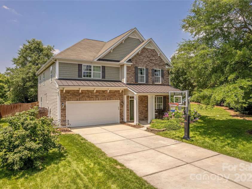 516 Fair Oaks Drive, Fort Mill, SC 29708.  MLS# CAR4267064, YatesRealty ID 22648. Ample Parking