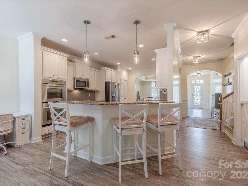 516 Fair Oaks Drive, Fort Mill, SC 29708.  MLS# CAR4267064, YatesRealty ID 22648. Bar Top Dining