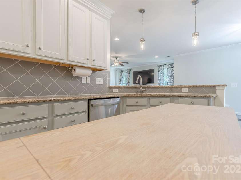516 Fair Oaks Drive, Fort Mill, SC 29708.  MLS# CAR4267064, YatesRealty ID 22648. Chef's Island