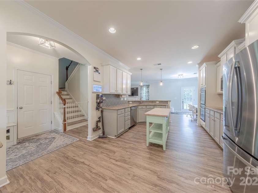 516 Fair Oaks Drive, Fort Mill, SC 29708.  MLS# CAR4267064, YatesRealty ID 22648. Chef's Kitchen