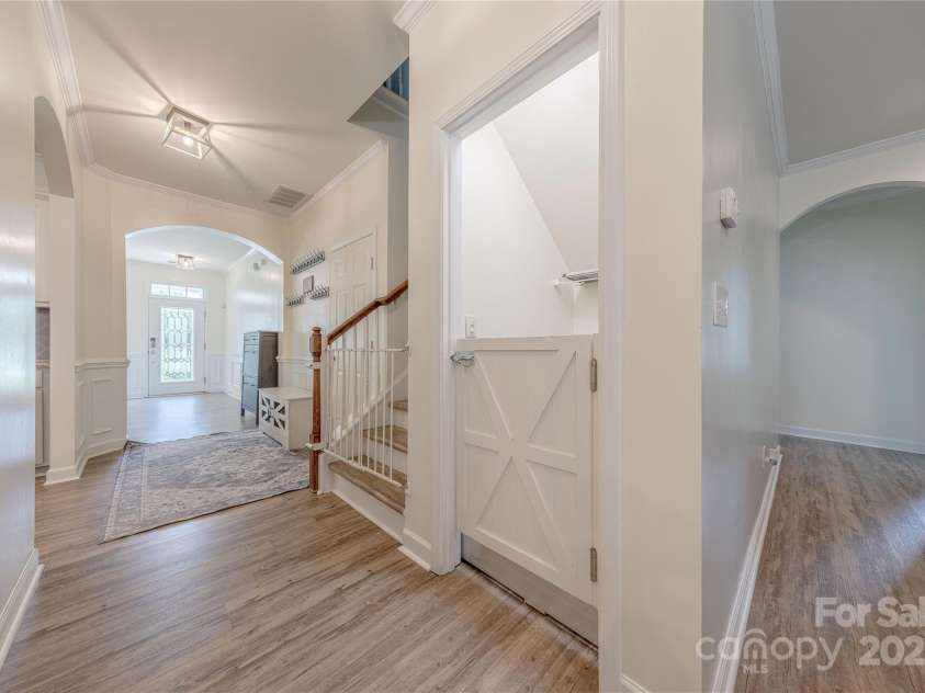 516 Fair Oaks Drive, Fort Mill, SC 29708.  MLS# CAR4267064, YatesRealty ID 22648. Custom Accents