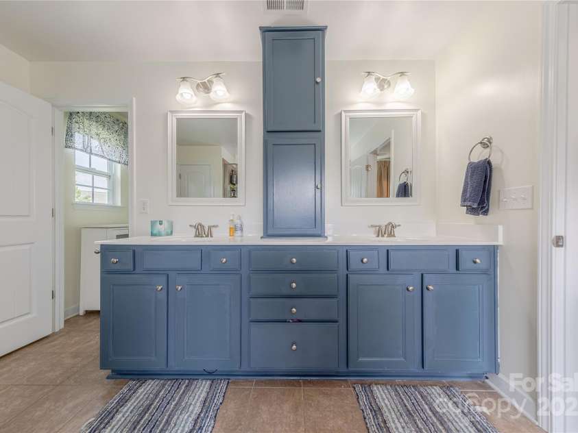 516 Fair Oaks Drive, Fort Mill, SC 29708.  MLS# CAR4267064, YatesRealty ID 22648. Custom Vanity