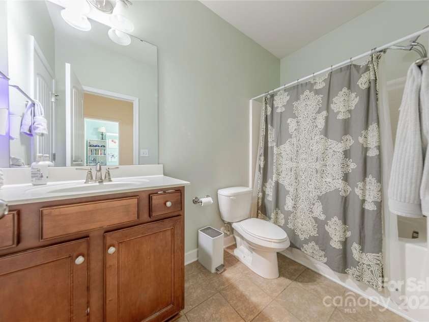 516 Fair Oaks Drive, Fort Mill, SC 29708.  MLS# CAR4267064, YatesRealty ID 22648. First Floor Full Bath