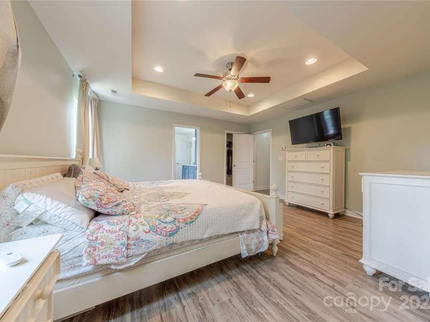 516 Fair Oaks Drive, Fort Mill, SC 29708.  MLS# CAR4267064, YatesRealty ID 22648. Hard Surface Flooring