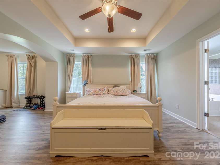 516 Fair Oaks Drive, Fort Mill, SC 29708.  MLS# CAR4267064, YatesRealty ID 22648. Tray Ceiling