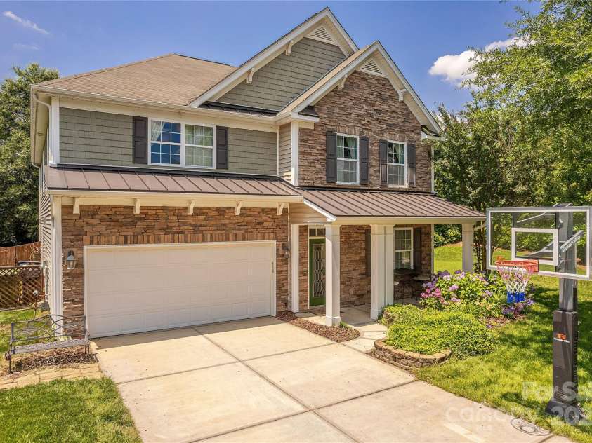 516 Fair Oaks Drive, Fort Mill, SC 29708.  MLS# CAR4267064, YatesRealty ID 22648. Welcome Home