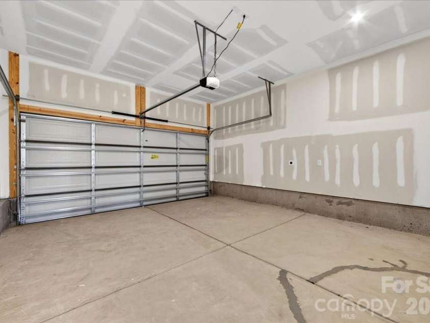 7929 Cedarsmith Court, Charlotte, NC 28217.  MLS# CAR4367747, YatesRealty ID 22648. 2 bay garage