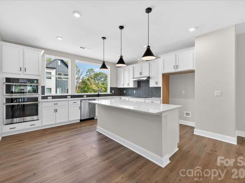 7929 Cedarsmith Court, Charlotte, NC 28217.  MLS# CAR4367747, YatesRealty ID 22648. Gourmet Kitchen with Large Windows