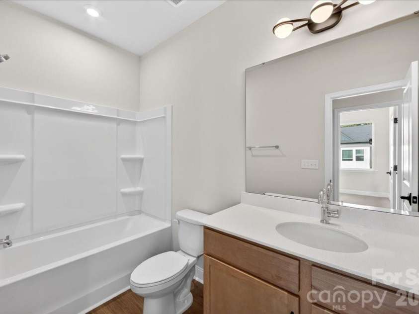7929 Cedarsmith Court, Charlotte, NC 28217.  MLS# CAR4367747, YatesRealty ID 22648. Secondary Bathroom