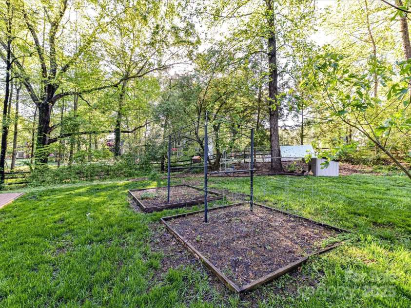 3232 Kale Lane, Matthews, NC 28105.  MLS# CAR4245282, YatesRealty ID 22649. 