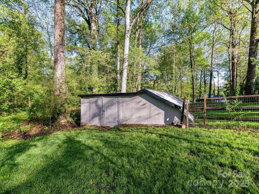 3232 Kale Lane, Matthews, NC 28105.  MLS# CAR4245282, YatesRealty ID 22649. 