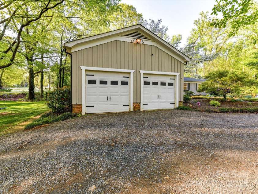 3232 Kale Lane, Matthews, NC 28105.  MLS# CAR4245282, YatesRealty ID 22649. 