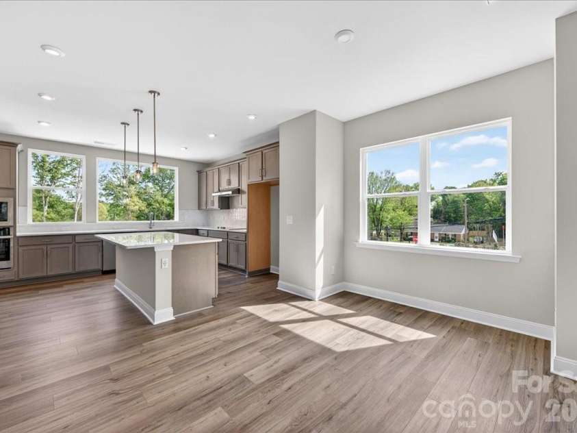 7921 Cedarsmith Court, Charlotte, NC 28217.  MLS# CAR4367826, YatesRealty ID 22649. Light filled dining space