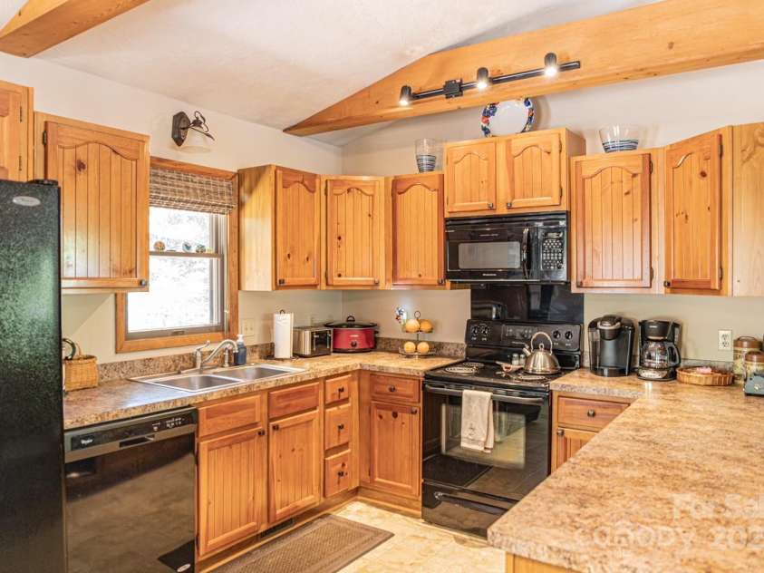 76 Creekside Drive, Maggie Valley, NC 28751.  MLS# CAR4230568, YatesRealty ID 2265. 