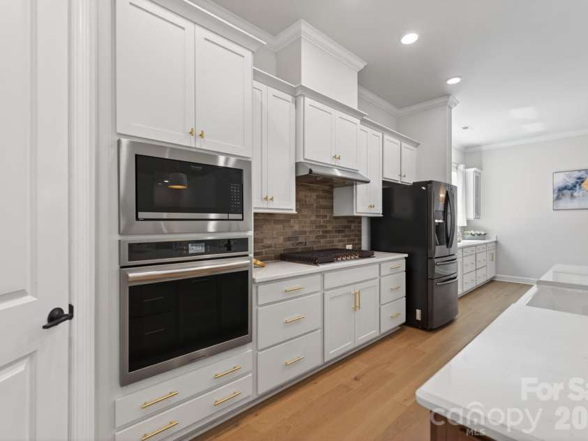1405 Encore Lane, Waxhaw, NC 28173.  MLS# CAR4366207, YatesRealty ID 22650. Beautiful Kitchen