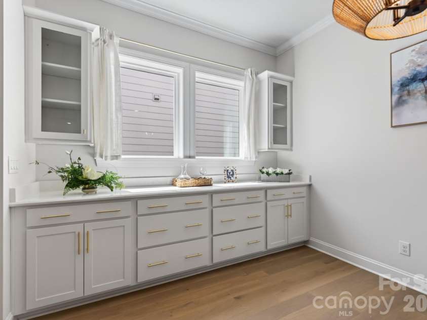 1405 Encore Lane, Waxhaw, NC 28173.  MLS# CAR4366207, YatesRealty ID 22650. Serving Counter Dining Area