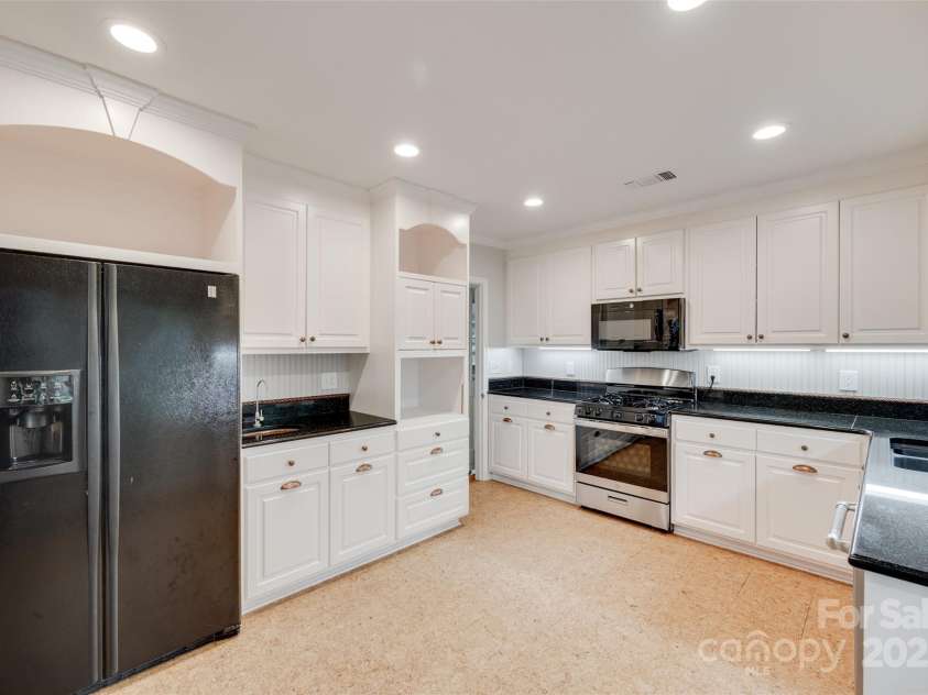 6626 Rocky Falls Road, Charlotte, NC 28211.  MLS# CAR4262887, YatesRealty ID 22652. 