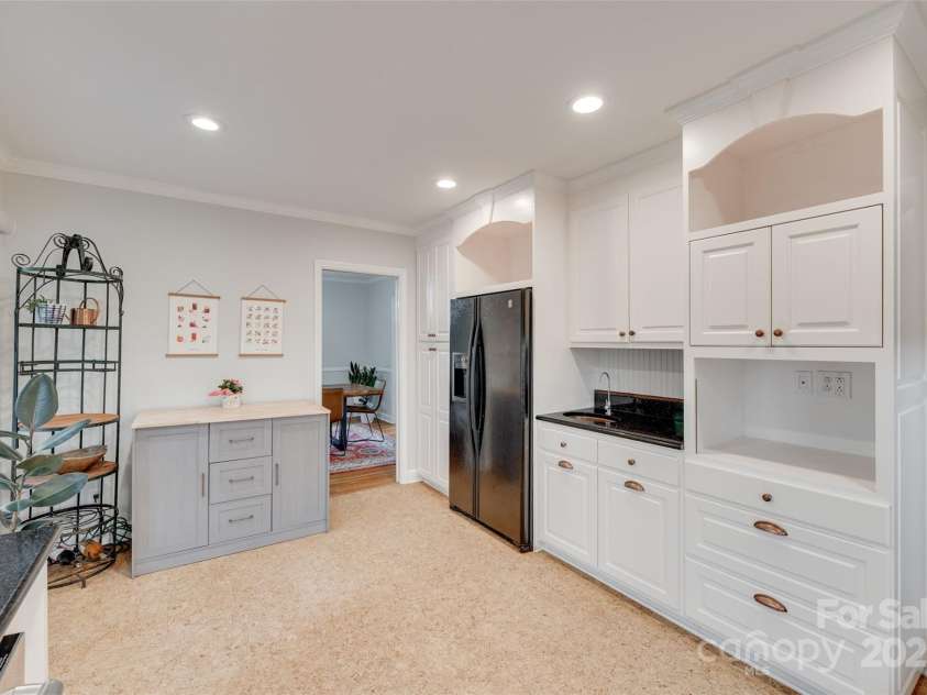 6626 Rocky Falls Road, Charlotte, NC 28211.  MLS# CAR4262887, YatesRealty ID 22652. 