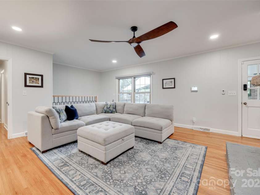 6626 Rocky Falls Road, Charlotte, NC 28211.  MLS# CAR4262887, YatesRealty ID 22652. 