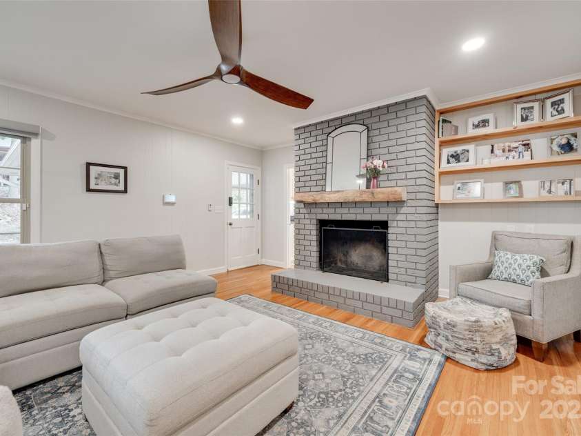 6626 Rocky Falls Road, Charlotte, NC 28211.  MLS# CAR4262887, YatesRealty ID 22652. 