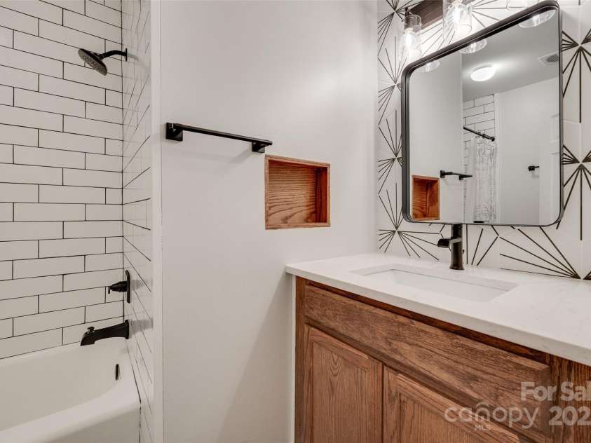 6626 Rocky Falls Road, Charlotte, NC 28211.  MLS# CAR4262887, YatesRealty ID 22652. 