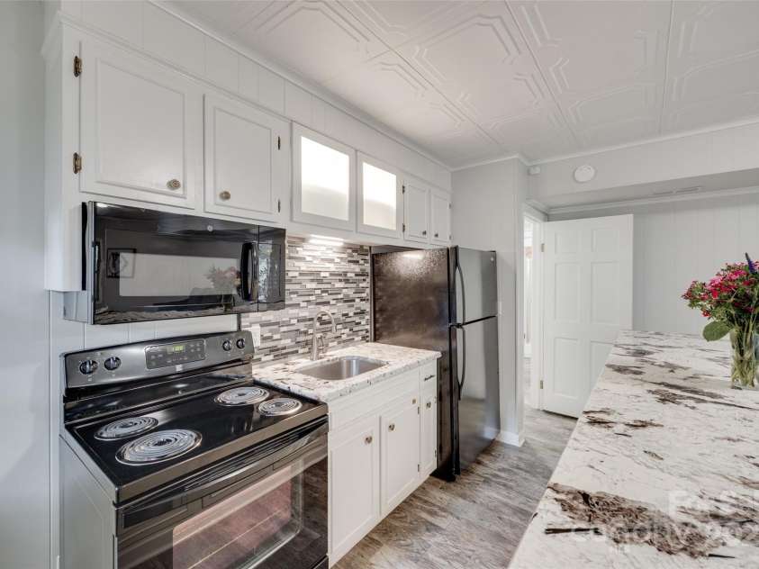 6626 Rocky Falls Road, Charlotte, NC 28211.  MLS# CAR4262887, YatesRealty ID 22652. 