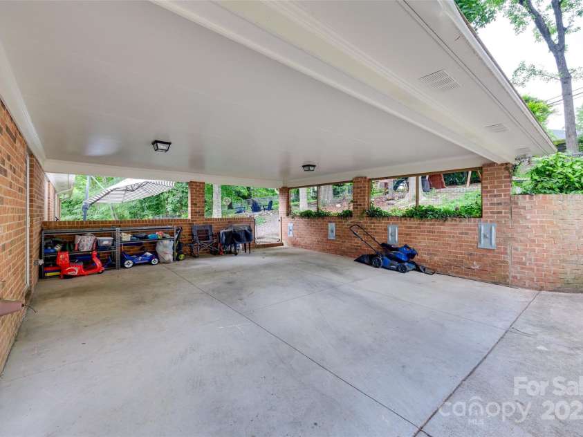 6626 Rocky Falls Road, Charlotte, NC 28211.  MLS# CAR4262887, YatesRealty ID 22652. 