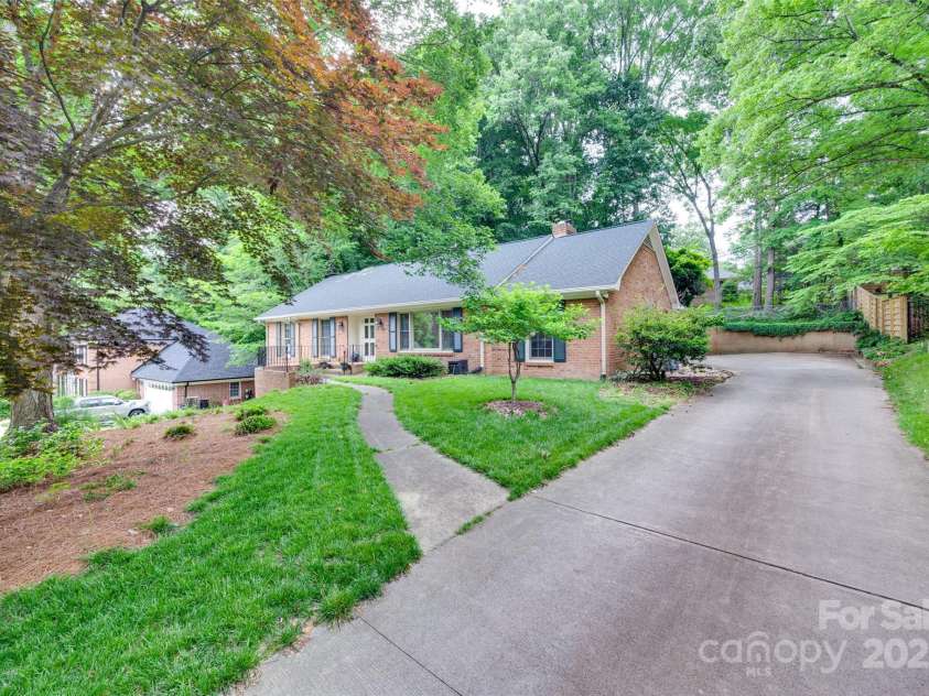 6626 Rocky Falls Road, Charlotte, NC 28211.  MLS# CAR4262887, YatesRealty ID 22652. 