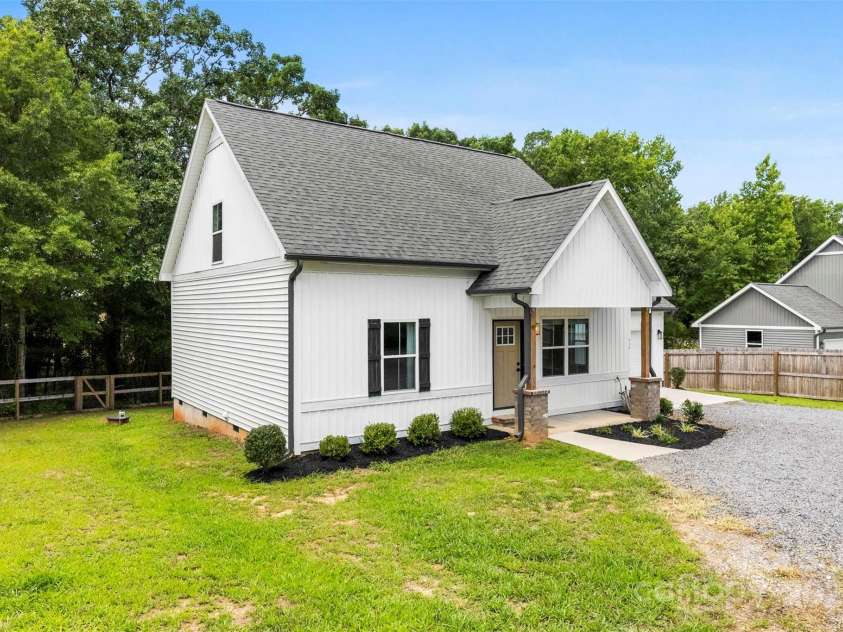 529 Central Avenue, Locust, NC 28097.  MLS# CAR4274462, YatesRealty ID 22653. 