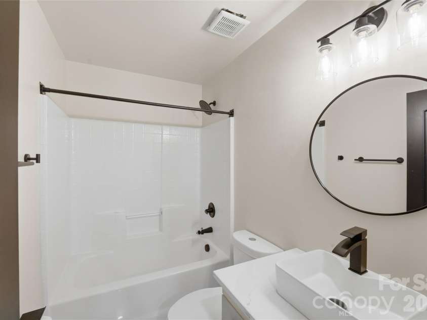 9303 Turning Wheel Drive, Charlotte, NC 28214.  MLS# CAR4377555, YatesRealty ID 22655. 2nd Bathroom