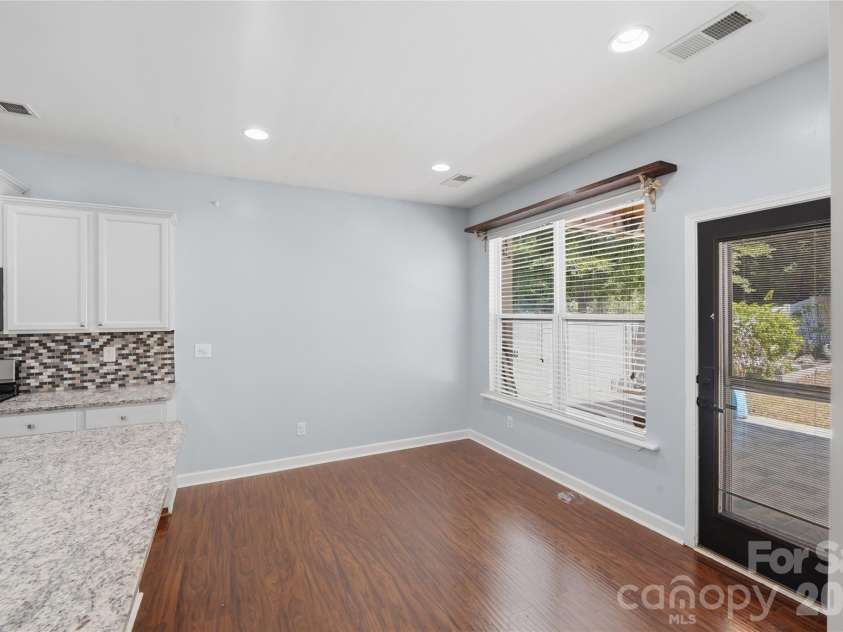 9303 Turning Wheel Drive, Charlotte, NC 28214.  MLS# CAR4377555, YatesRealty ID 22655. Eat in Kitchen