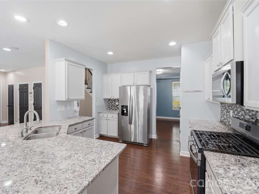 9303 Turning Wheel Drive, Charlotte, NC 28214.  MLS# CAR4377555, YatesRealty ID 22655.  Kitchen