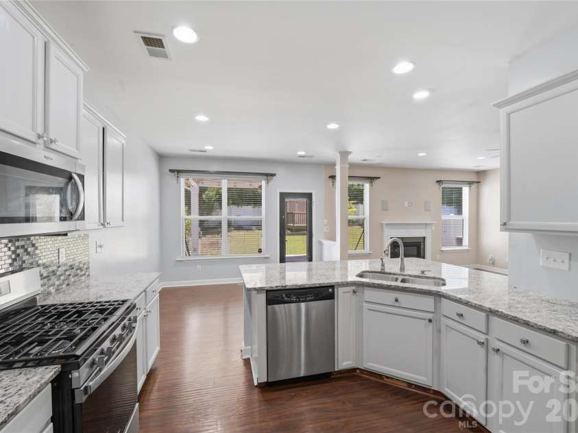 9303 Turning Wheel Drive, Charlotte, NC 28214.  MLS# CAR4377555, YatesRealty ID 22655. Kitchen