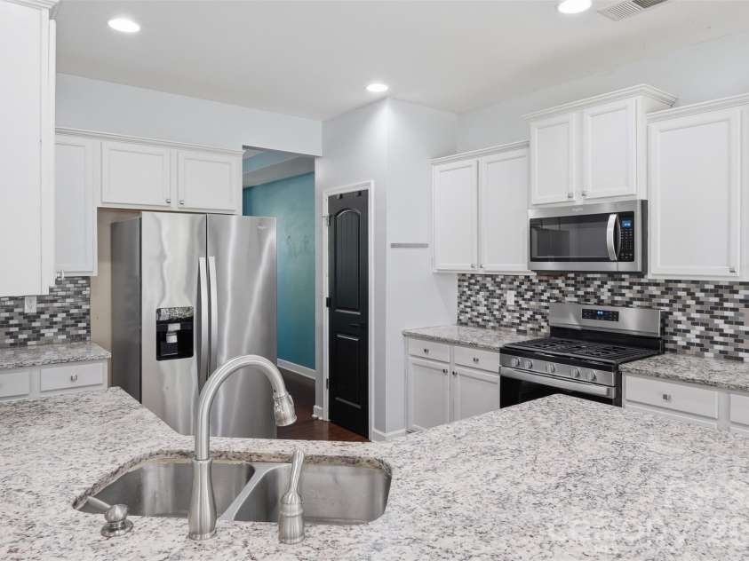 9303 Turning Wheel Drive, Charlotte, NC 28214.  MLS# CAR4377555, YatesRealty ID 22655. Kitchen