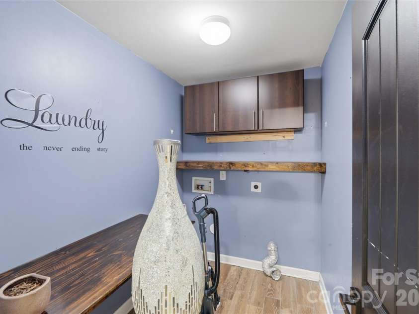 9303 Turning Wheel Drive, Charlotte, NC 28214.  MLS# CAR4377555, YatesRealty ID 22655. Laundry Room