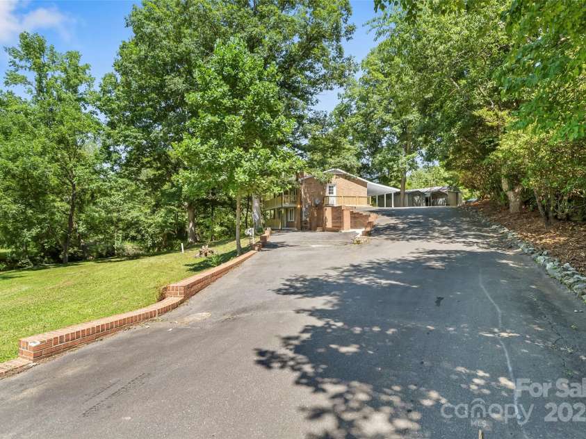 103 Emorywood Drive, Morganton, NC 28655.  MLS# CAR4276003, YatesRealty ID 22659. 