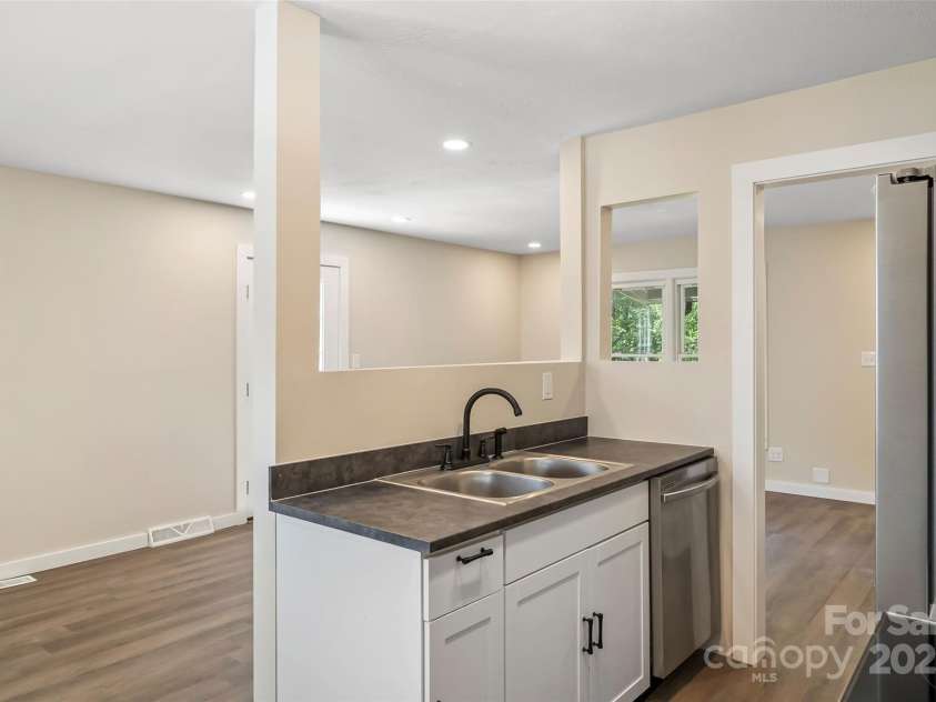 103 Emorywood Drive, Morganton, NC 28655.  MLS# CAR4276003, YatesRealty ID 22659. 